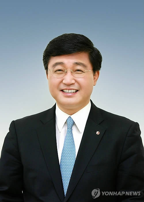 롯데 자이언츠의 최하진 사장이 6일 사퇴 의사를 밝혔다 (사진=연합뉴스)