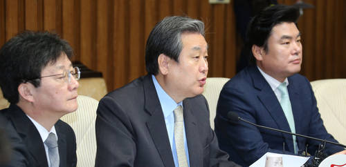 새누리당 김무성 대표가 9일 국회에서 열린 주요당직자회의에서 "개혁을 반대하는 세력이 아무리 목청을 높이더라도 추호도 흔들림없이 자부심을 갖고 개혁에 매진할 것"이라고 발언하고 있다.(사진=연합뉴스)