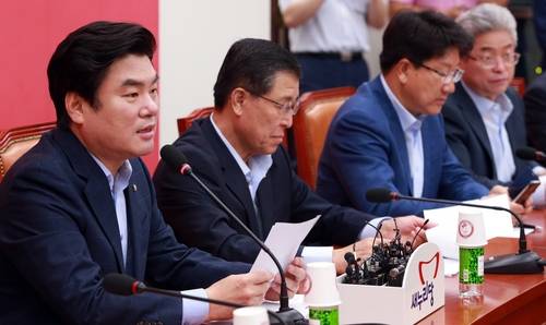 새누리당 원유철 원내대표가 31일 서울 여의도 국회에서 열린 원내대표단-정책위원회 연석회의에 참석해 모두 발언을 하고 있다.(사진=연합뉴스)