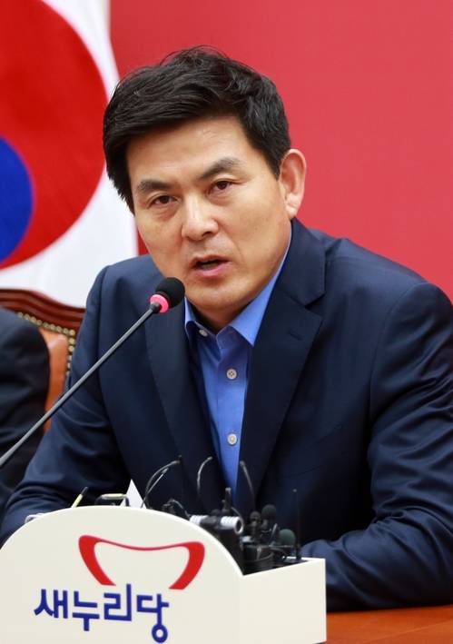 새누리당 김태호 최고위원이 27일 오전 서울 여의도 국회 대표최고위원실에서 열린 최고위원회의에서 발언하고 있다.(사진=연합뉴스)