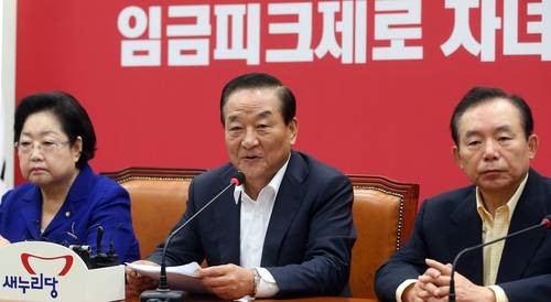 3일 오전 국회에서 열린 새누리당 최고위원회의에서 서청원 최고위원이 발언하고 있다. 김무성 대표와 원유철 원내대표의 해외 출장으로 이날 회의는 서 최고위원이 주재했다.(사진=연합뉴스)