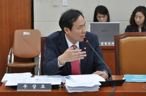 지난 7월 27일 국회 미래창조과학방송통신위원회 전체회의에서 국정원 해킹 프로그램 구매 논란을 지적하고 있는 우상호 의원. (사진=우상호 의원실)