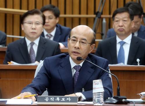 22일 국회에서 열린 김태현 중앙선거관리위원회 위원 후보자 인사청문회에서 김 후보자가 의원 질의에 답변하고 있다.(사진=연합뉴스)