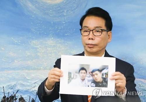 지난 17일 서초동 법무법인 청파에서 김현중 측 법률대리인이 긴급 기자회견을 열고 있다. (사진=연합뉴스)