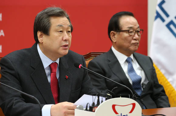 새누리당 김무성 대표가 24일 오전 국회 대표최고위원실에서 열린 최고위원회의에서 모두발언을 하고 있다. (사진=연합뉴스)
