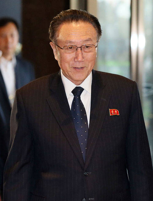 지난 2014년 10월 4일 ‘2014 인천 아시안게임’ 폐막식 참석차 방남한 북한 김양건 당 통일전선부장 겸 대남담당 비서가 인천시 연수구 오크후드 호텔 환담장으로 들어서고 있다. (사진=연합뉴스)