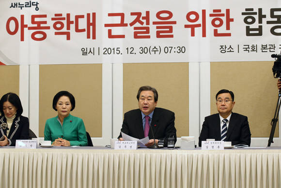 정부와 새누리당의 당정 협의가 30일 오전 국회 귀빈식당에서 열렸다. 새누리당 김무성(오른쪽 두 번째) 대표가 모두발언을 하고 있다. (사진=연합뉴스)