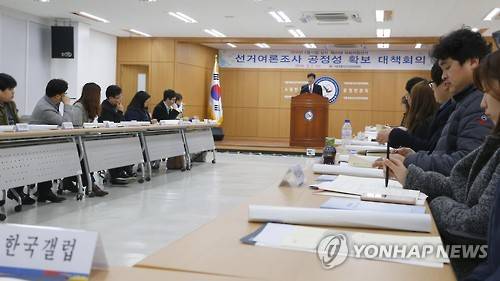 4·13 총선을 불과 1주일 남겨놓은 현재 야권 단일화가 사실상 무산된 가운데 수도권 야권 지지자 3명 가운데 1명은 애초 지지하던 후보가 아니라 당선 가능성이 높은 후보에게 표를 던지겠다는 생각을 지닌 것으로 나타나 관심을 끌고 있다.(자료사진=연합뉴스)