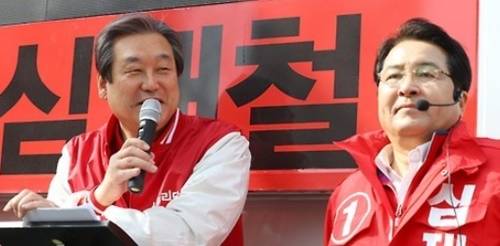 김무성 새누리당 대표가 8일 안양 범계역 앞에서 심재철 후보 지원유세를 하며 19대 국회의 운동권 출신 정치인들을 비판하며 야권 연대에 대해서도 비난의 목소리를 높였다. (사진=연합뉴스)