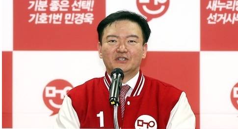 민경욱 새누리당 원내대변인은 지난 13일 박근혜 대통령과 여야 3당 원내지도부의 회동과 관련해 다음 날 서면 브리핑을 통해 "어려운 민생에 활로를 마련해 나갈 것"이라고 밝혔다. (사진=연합뉴스)