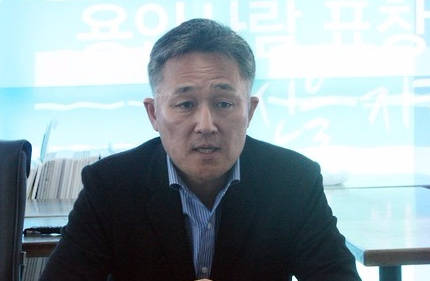 표창원 더불어민주당 의원이 전남 신안군에서 벌어진 교사 집단 성폭행 사건과 관련 7일 자신의 트위터에 "계획적 조직적 범행의 가능성이 높다"고 밝혔다. (사진=연합뉴스)