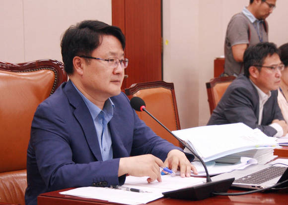 1일 국회 교육문화체육관광위원회 전체회의에 참석한 국민의당 송기석 의원. (사진=송기석 페이스북)