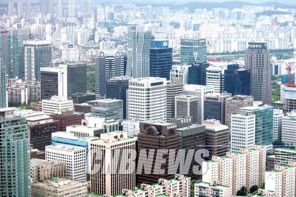 현대증권이 KB투자증권과 통합하면서 증권가에서 ‘현대’ 사명이 사라지게 됐다. 향후 업계에서 누가 ‘현대’ 사명을 부활시킬지 주목된다. 여의도 증권가 전경. (사진=CNB포토뱅크)