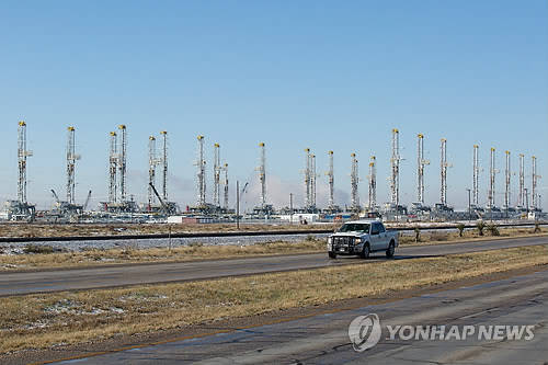 제유가의 주요기준이 되는 서부텍사스산 중질유(WTI)를 생산하고 있는 미국 텍사스 주 오데사 지역 유정. (사진=연합뉴스)