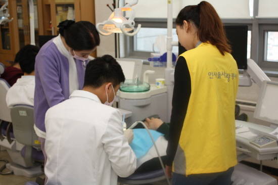 동국제약 인사돌 사랑봉사단 활동 사진. (사진=동국제약)