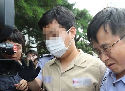 지난 7일 영장실질심사를 마치고 법원 건물을 나서고 있는 이희진 씨. (사진=연합뉴스)