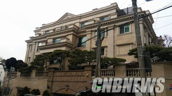 로코코 양식으로 지어진 서미경씨 모녀 소유의 방배동 빌라. (사진=도기천 기자)