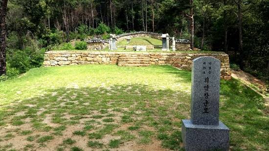 고양시 대자동에 위치한 최영 장군 묘(사진= 정동일)