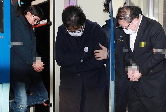 기업들에게 외압을 행사했다는 의혹을 받고 있는 정권 실세들. 구치소에 수감된 상태에서 검찰조사를 받으러 서울 서초동 서울중앙지검을 오가고 있다. 왼쪽부터 차은택 전 창조경제추진단장, 최순실씨, 안종범 전 청와대정책조정수석비서관. (사진=연합뉴스)