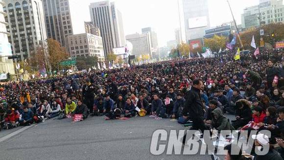 12일 오후 3시30분경 서울시청 일대 모습. 이미 수십만명의 인파로 덮였다. (사진=도기천 기자)