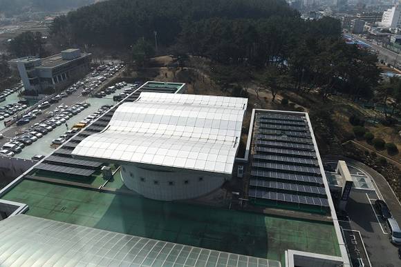기장군 청사 옥상 태양광 발전 시스템 (사진제공=기장군)