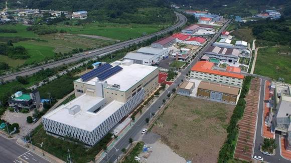 실크혁신센터 및 진주실크전문단지 전경 (사진제공=진주시)