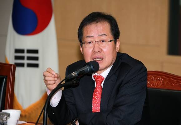 20일 경남도 확대 간부회의에서 홍준표 도지사 (사진제공=경남도)