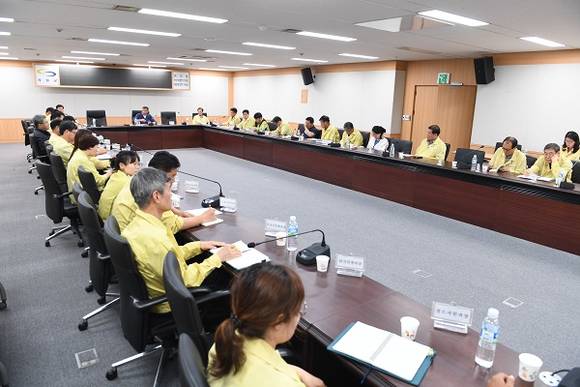 오규석 기장군수가 4일 15시 기장군청에서 'AI확산 차단'에 대해 긴급대책회의를 열고 있다. (사진제공=기장군)