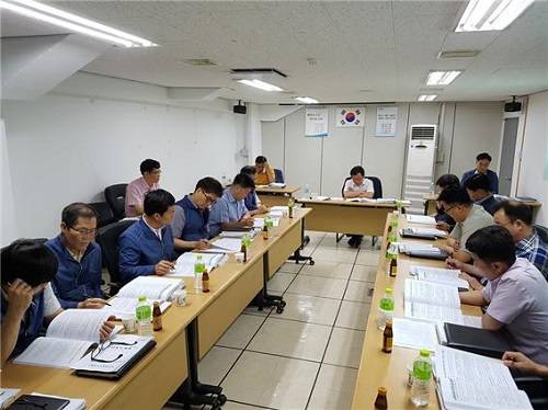 11일 조돈화 김해시도시개발공사 사장이 하반기 업무보고회를 하고 있다. (사진제공=김해시도시개발공사)