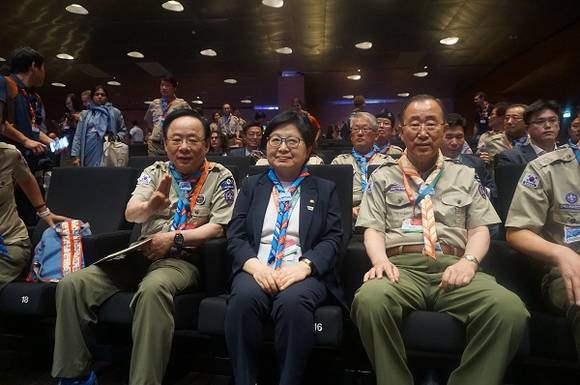 지난 16일 오전(현지시간) 아제르바이잔 바쿠 콘그레스 센터에서 열린 '제41차 세계스카우트 총회 세계잼버리(2023) 프리젠테이션' 에서 (사진 왼쪽부터) 이주영 유치위원회 위원장, 정현백 장관, 반기문 한국스카우트연맹 명예총재가 잼버리 유치에 관한 발표내용을 듣고 있다. (사진제공=여성가족부)