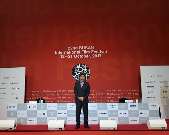 19일 오후 부산 해운대구 영화의전당 두레라움홀에서 제22회 부산국제영화제 갈라프레젠테이션 부문 공식 초청 영화 <세 번째 살인>의 기자회견이 열렸다. 사진은 고레에다 히로카즈 감독. (사진=CNB뉴스 이소정 기자)