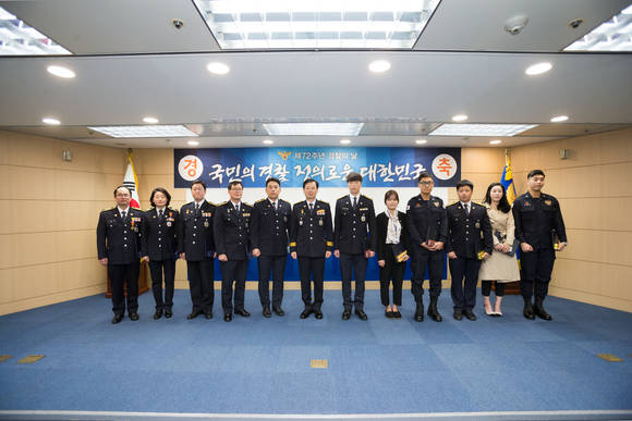 부산지방경찰청은 20일 오전 부산경찰청 14층 경찰교육센터에서 부산 재향경우회, 경찰발전위원회 등 내‧외빈 130여 명이 참석한 가운데 제72주년 경찰의 날 기념식을 가졌다. (사진제공=부산경찰청)