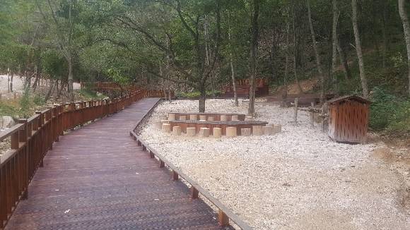 숲의 총면적 153ha의 부지에 연면적 325㎡의 방문자센터, 숲문화센터, 학술림 연구동 배치 및 60대의 차량을 주차할 수 있는 주차공간을 확보하고 있다. (사진제공=부산시)