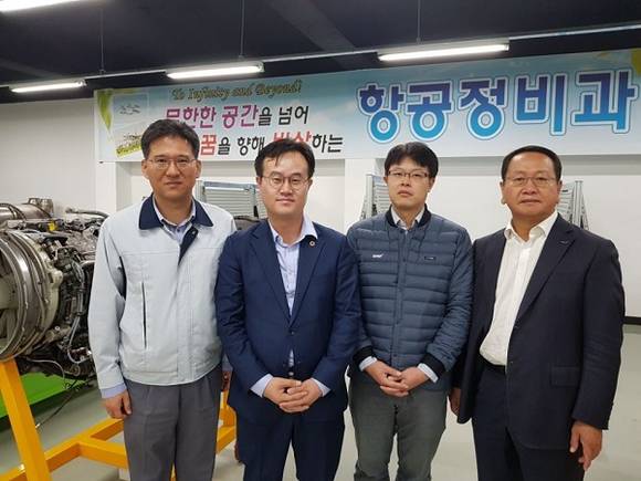 사진 왼쪽부터 박윤명 동원과기대 항공정비과 학부장, 김성훈도의원, 송준범항공정비과 교수, 손명우 부총장 (사진제공=김성훈 도의원 사무실)