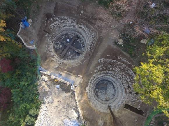 배산성지 집수지 전경(우측: 1호, 좌측: 2호 집수지). (사진제공=부산시)