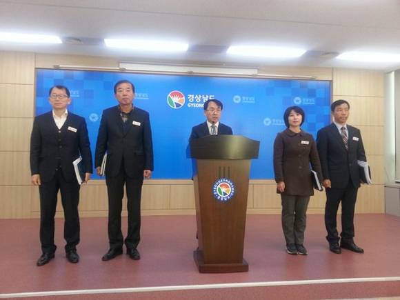 박금석 경남도 지역공동체 과장이 21일 '항공산업에 대한 미래비전과 지역균형발전에 대해 설명하고 있다. (사진=CNB뉴스 강우권 기자)