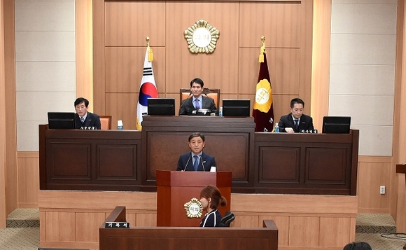 허성곤 김해시장이 시의회에서 시정연설을 하고 있다. (사진제공=김해시)