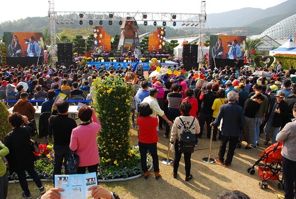 2017년 거제섬꽃축제 전경 (사진제공=거제시)