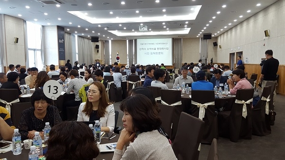 김해시 소각시설 현대화사업 관련 현 소각장 증설·이전에 대한 '시민원탁토론'이 지난 1일 김해중소기업비즈니스센터에서 열렸다. (사진=김해시)