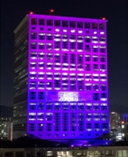 부산시청사 정문 외벽 야간조명 모습. (사진=부산시)