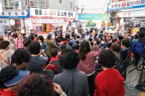 유유자적 교직원 음악회 행사 모습. (사진=경성대)