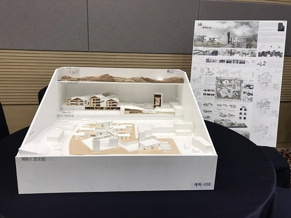 '2018 한국건축문화대상' 계획건축물 부문에서 최우수상(대한건축사협회장상)을 수상한 창원대 건축학부 정동욱·박재영·최영주 학생의 작품. (사진=창원대)