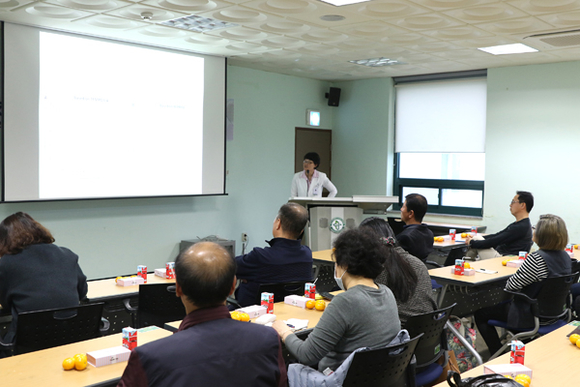 고신대복음병원이 8일 '다낭성콩팥병'을 주제로 건강강좌를 진행하고 있다. (사진제공=고신대복음병원)