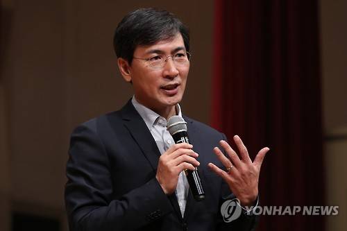 토론회에 참석해 발언하는 안희정 도지사.(사진=연합뉴스)