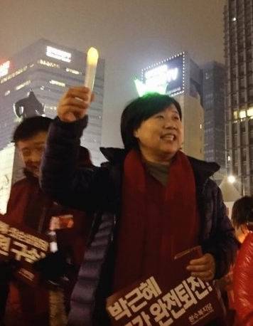 지난 26일 ‘제5차 광화문 촛불집회’에 참석한 서영교 의원