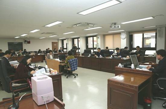 김포시의회 예산결산위원회 회의 진행 모습(사진= 김포시의회)