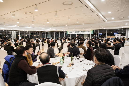 녹십자는 지난 16일 경기도 용인에 위치한 녹십자 R&D센터에서 녹십자 퇴직사우 모임인 녹우회의 정기총회 및 송년모임을 진행했다. (사진=녹십자)