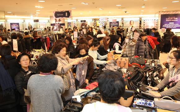 롯데백화점 2016년 1월 해외명품대전 모습. (사진=롯대백화점)