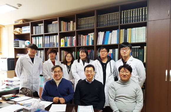 충남대학교 약학대학 연구팀 사진. (사진=광동제약)