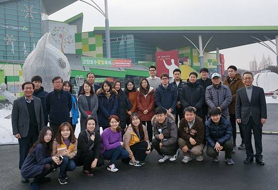 (재)고양국제꽃박람회 이봉운 대표 및 임직원들(사진= 고양국제꽃박람회)